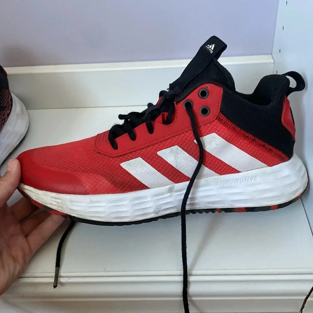 adidas Men's Own the game Basketball Shoe size 10